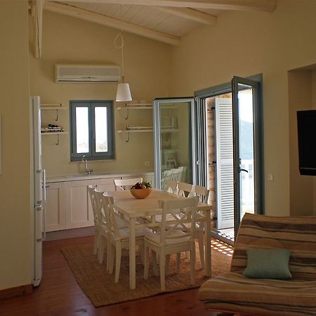 Urania Luxury Villas Pondi エクステリア 写真